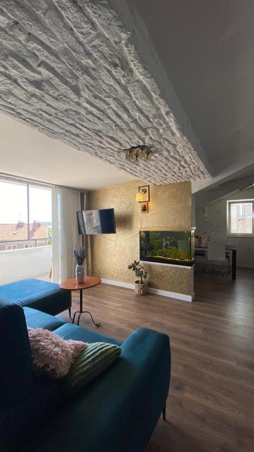 Luxury Near Bacvice Beach Apartman